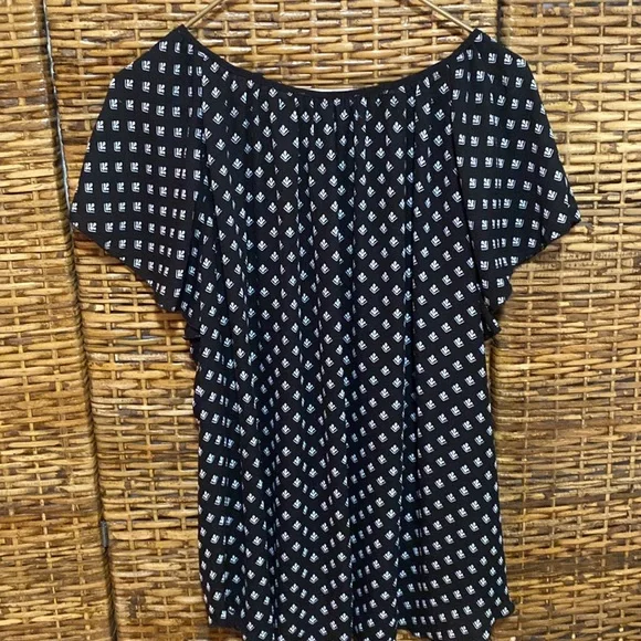 EUC Philosophy black white leaf design flutter sleeve blouse 2X - Picture 5 of 5